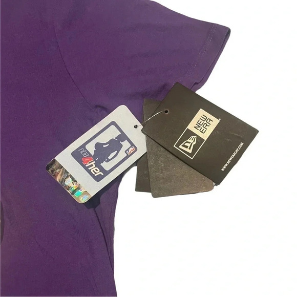 Los Angeles Lakers LeBron James #23 New Era Women's Graphic V Neck T - Size M - Picture 6 of 10